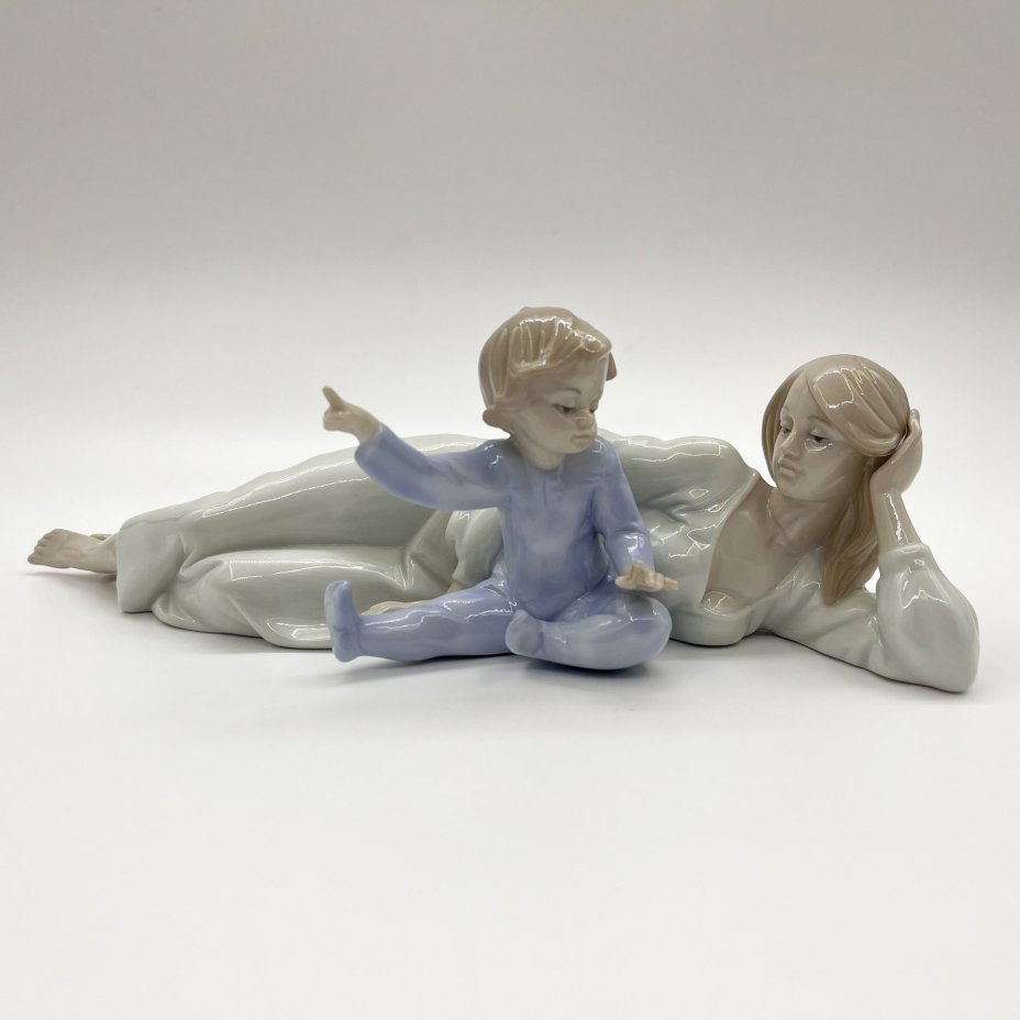 Статуэтка "Девушка с ребенком", Pavone