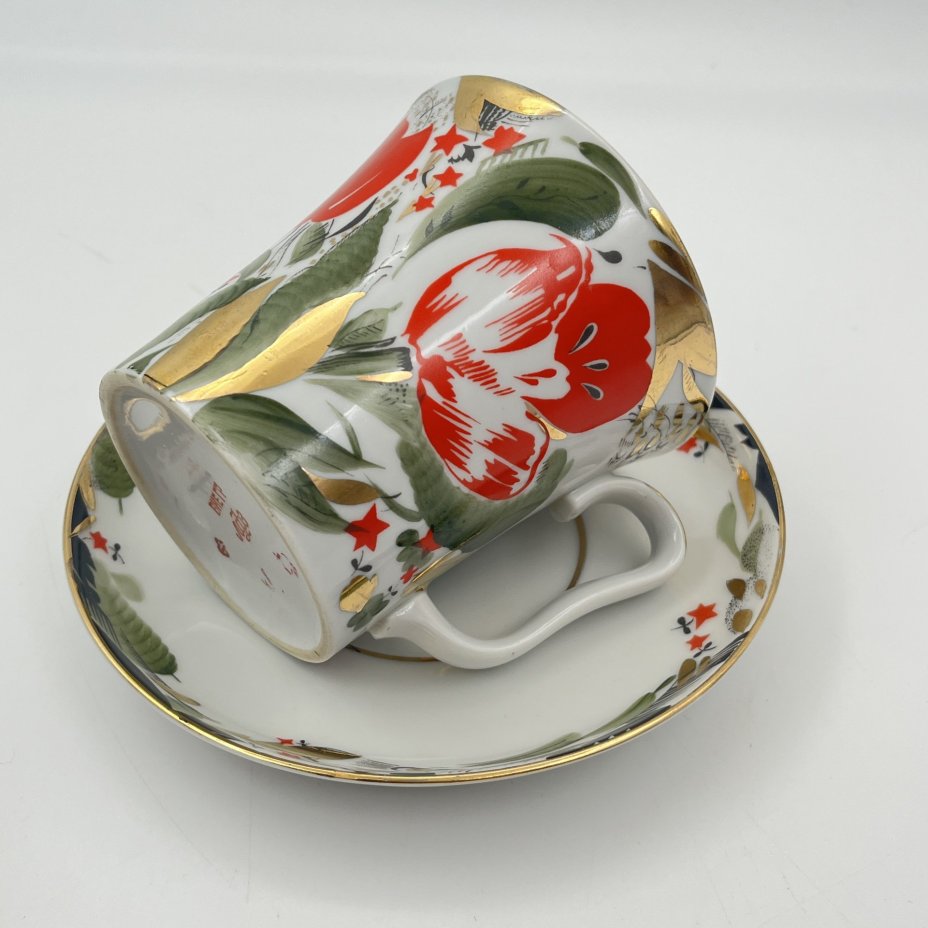 Бокал чайный "Красный тюльпан", автор Григорьева Л.И., фарфор, деколь, роспись, золочение, Ленинградский фарфоровый завод (ЛФЗ), СССР, 1970-1991 гг.