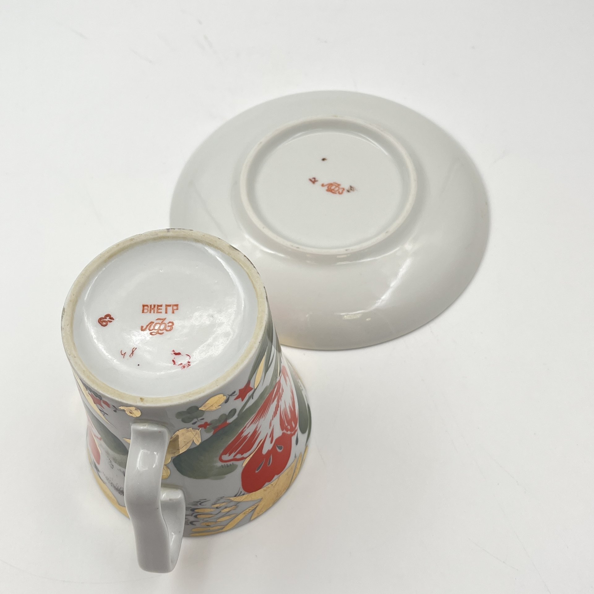 Бокал чайный "Красный тюльпан", автор Григорьева Л.И., фарфор, деколь, роспись, золочение, Ленинградский фарфоровый завод (ЛФЗ), СССР, 1970-1991 гг.