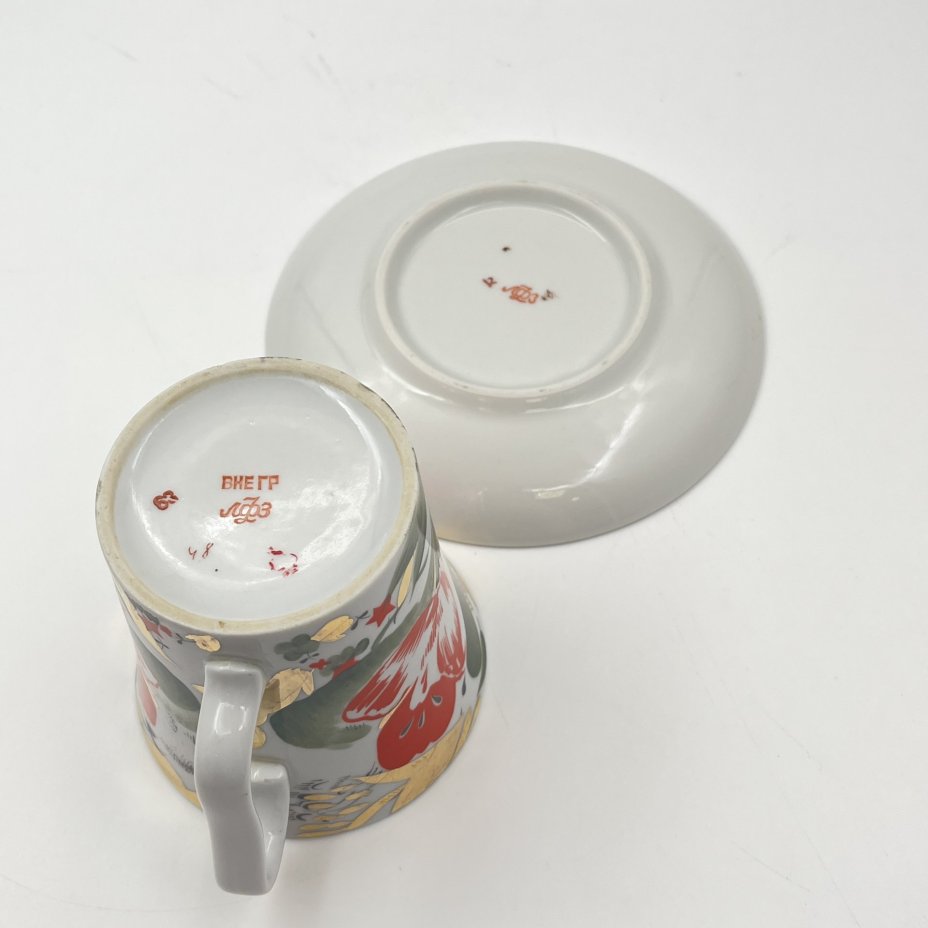 Бокал чайный "Красный тюльпан", автор Григорьева Л.И., фарфор, деколь, роспись, золочение, Ленинградский фарфоровый завод (ЛФЗ), СССР, 1970-1991 гг.