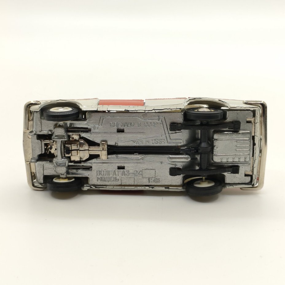 Модель автомобиля "Волга ГАЗ-24" (Медицинская служба)