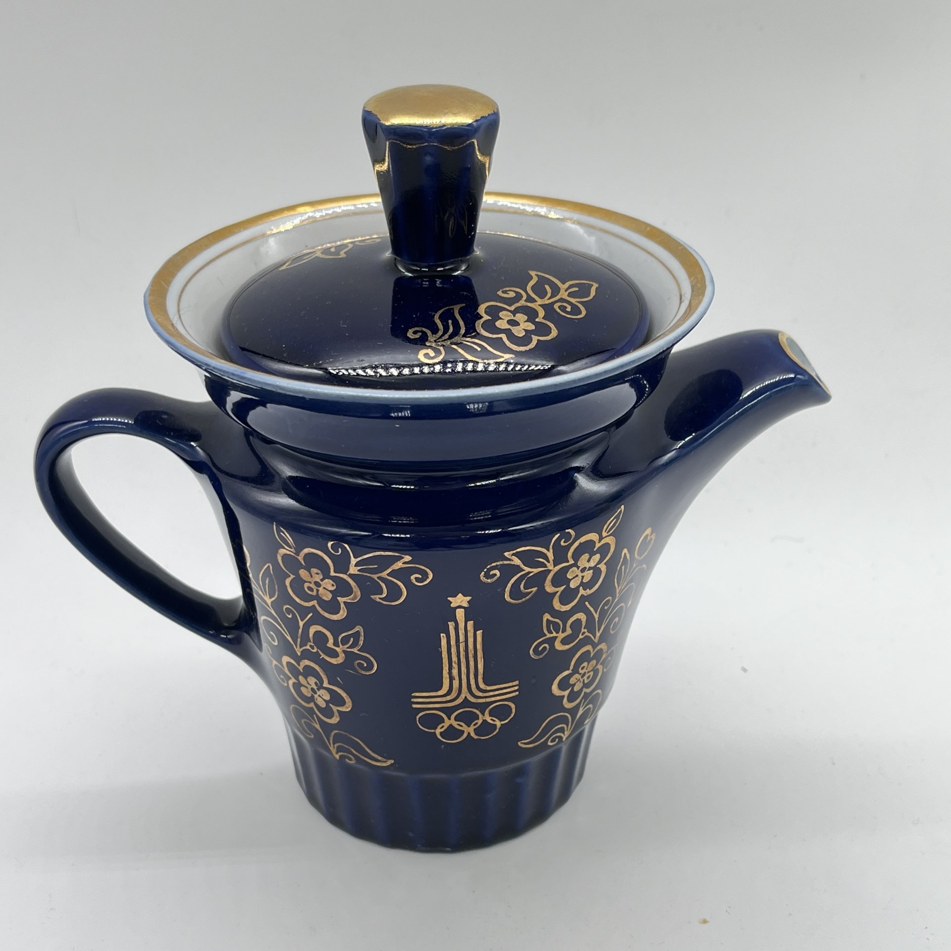 Чайник заварочный "Олимпиада 80", фарфор, кобальт, золочение, Бронницкий завод фарфоровых изделий «Возрождение», СССР, 1980 г.