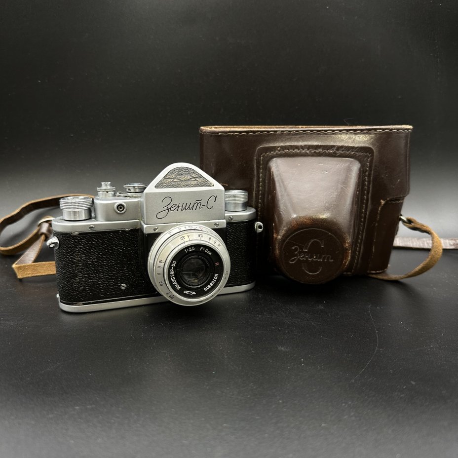 Фотоаппарат (нерабочий) "Зенит-С" с объективом "Индустар-50" 1:3,5, F=5 cm, в кофре, Красногорский механический завод (КМЗ)