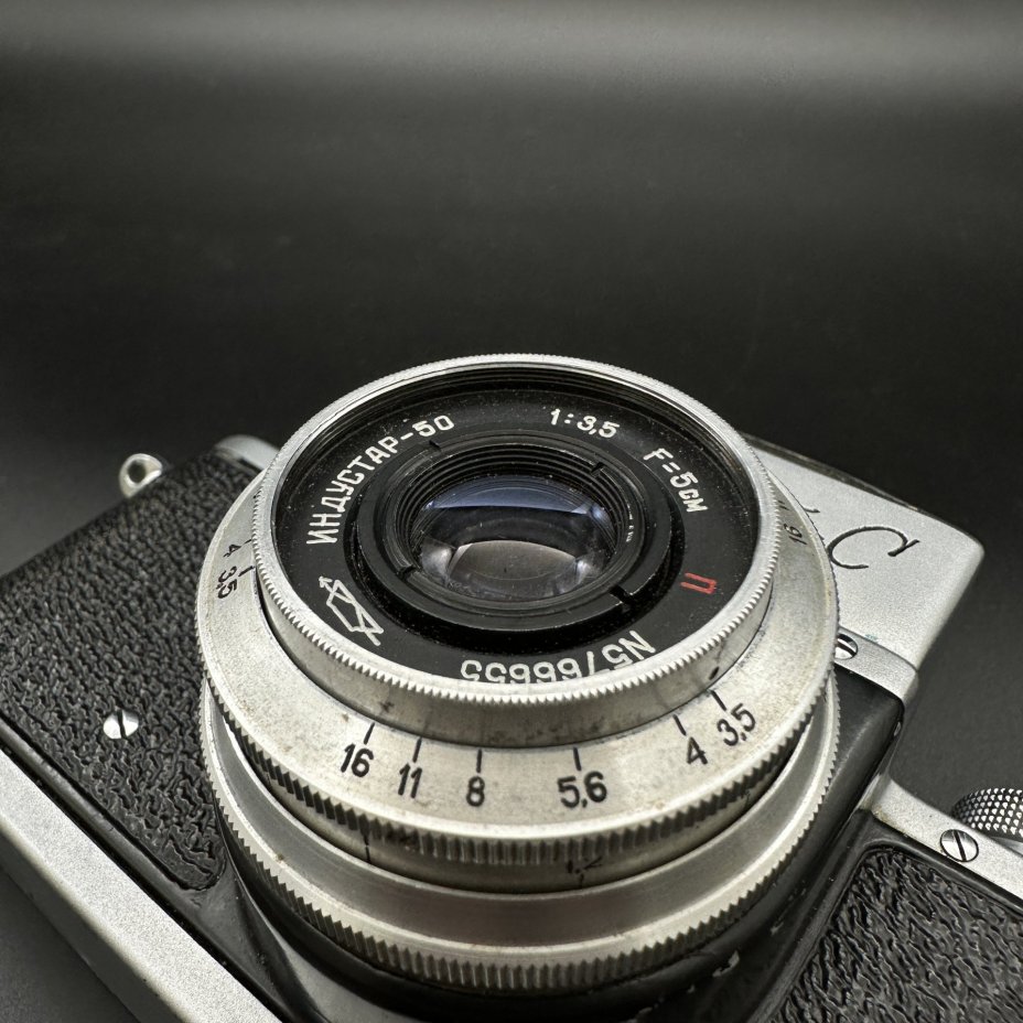 Фотоаппарат (нерабочий) "Зенит-С" с объективом "Индустар-50" 1:3,5, F=5 cm, в кофре, Красногорский механический завод (КМЗ)