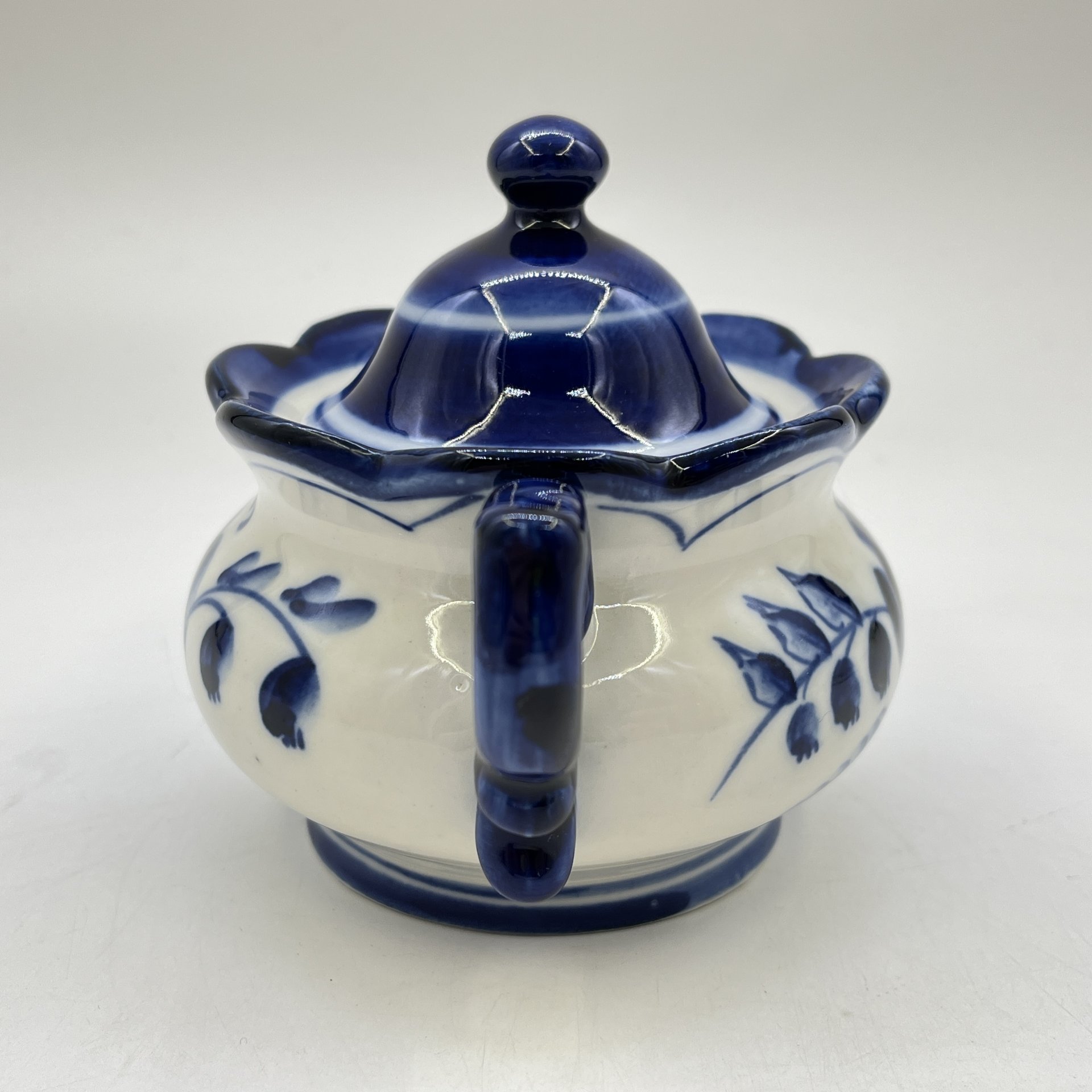 Сахарница миниатюрная с цветочным/растительным декором, фарфор, роспись, Объединение «Гжель», СССР, 1972-1985 гг.