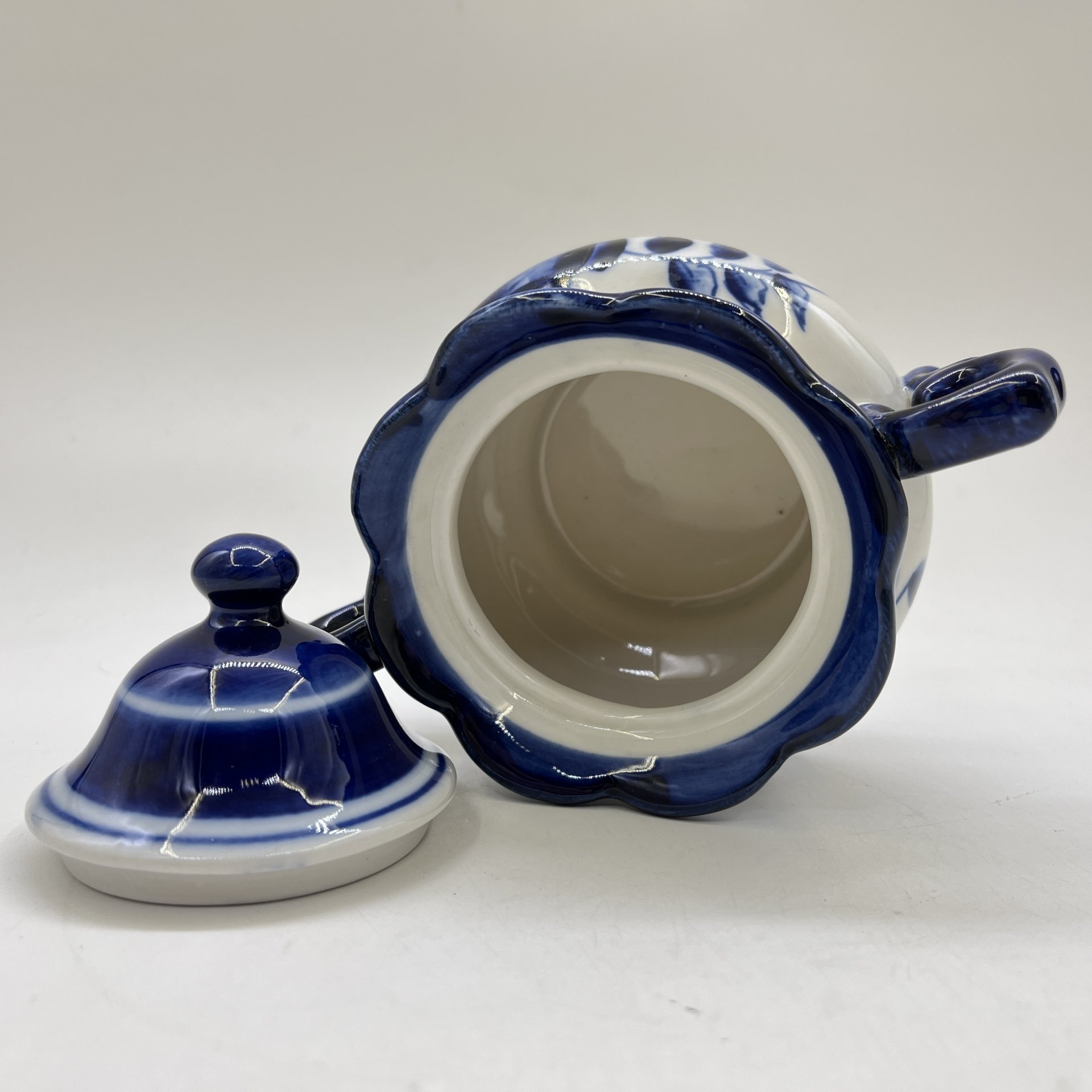 Сахарница миниатюрная с цветочным/растительным декором, фарфор, роспись, Объединение «Гжель», СССР, 1972-1985 гг.