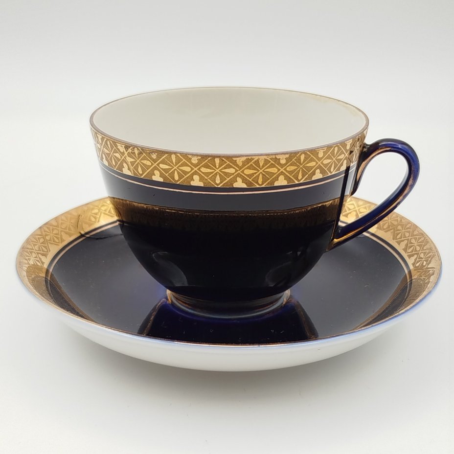 Пара чайная с растительным орнаментом, фарфор, крытье кобальтом, золочение, Ленинградский фарфоровый завод (ЛФЗ), СССР, 1960-1970 гг.