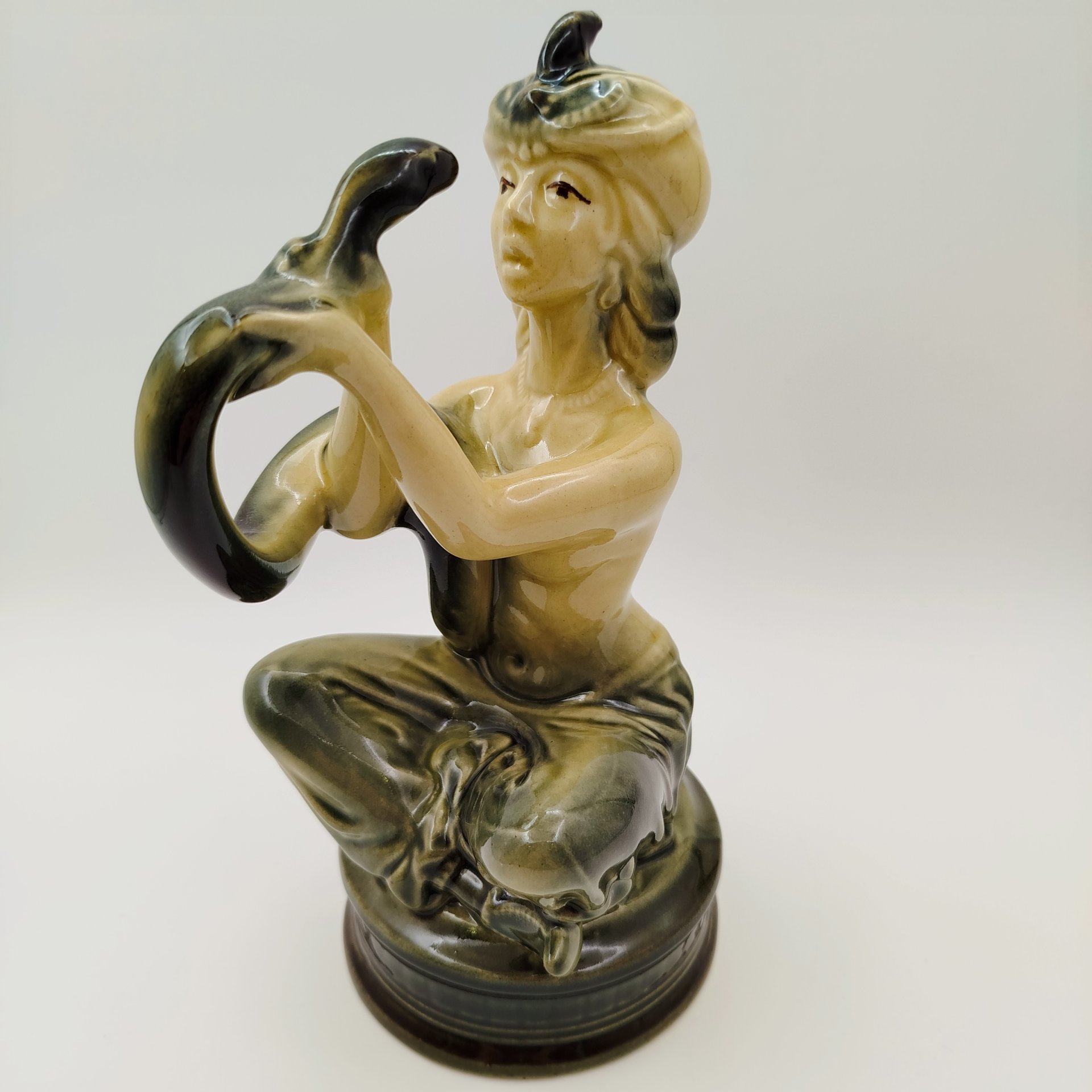 Статуэтка "Укротительница змей", фаянс, СССР, 1970-1980 гг.