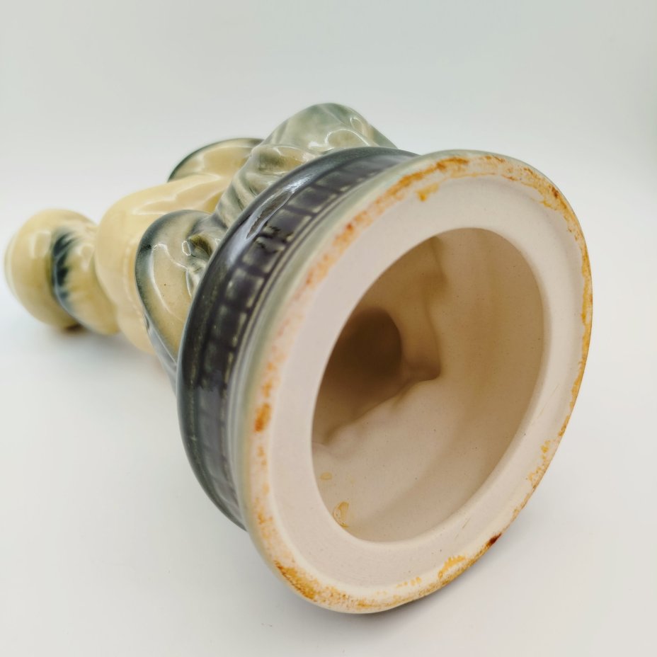 Статуэтка "Укротительница змей"