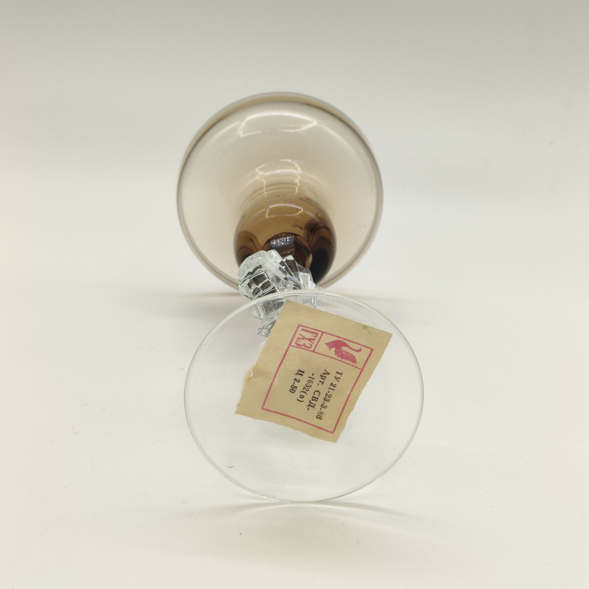 Подсвечник с рельефной звездой на ножке, цветное стекло, золочение, Гусевской хрустальный завод (Гусь-Хрустальный), СССР, 1970-1980 гг.