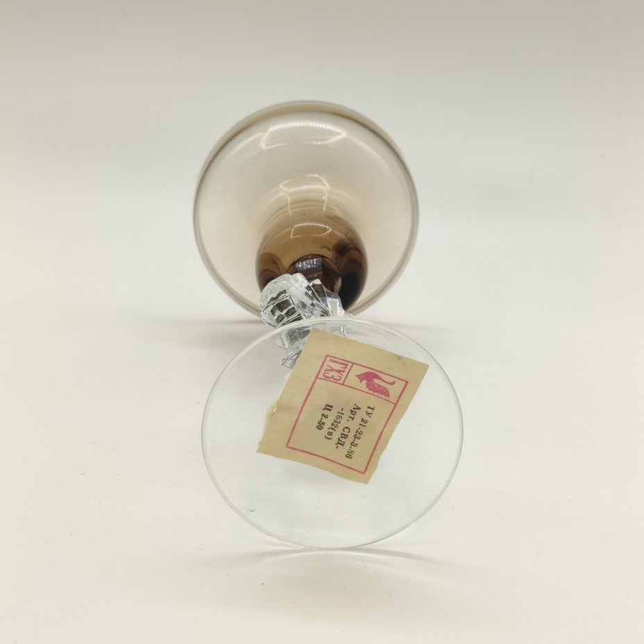 Подсвечник с рельефной звездой на ножке, цветное стекло, золочение, Гусевской хрустальный завод (Гусь-Хрустальный), СССР, 1970-1980 гг.