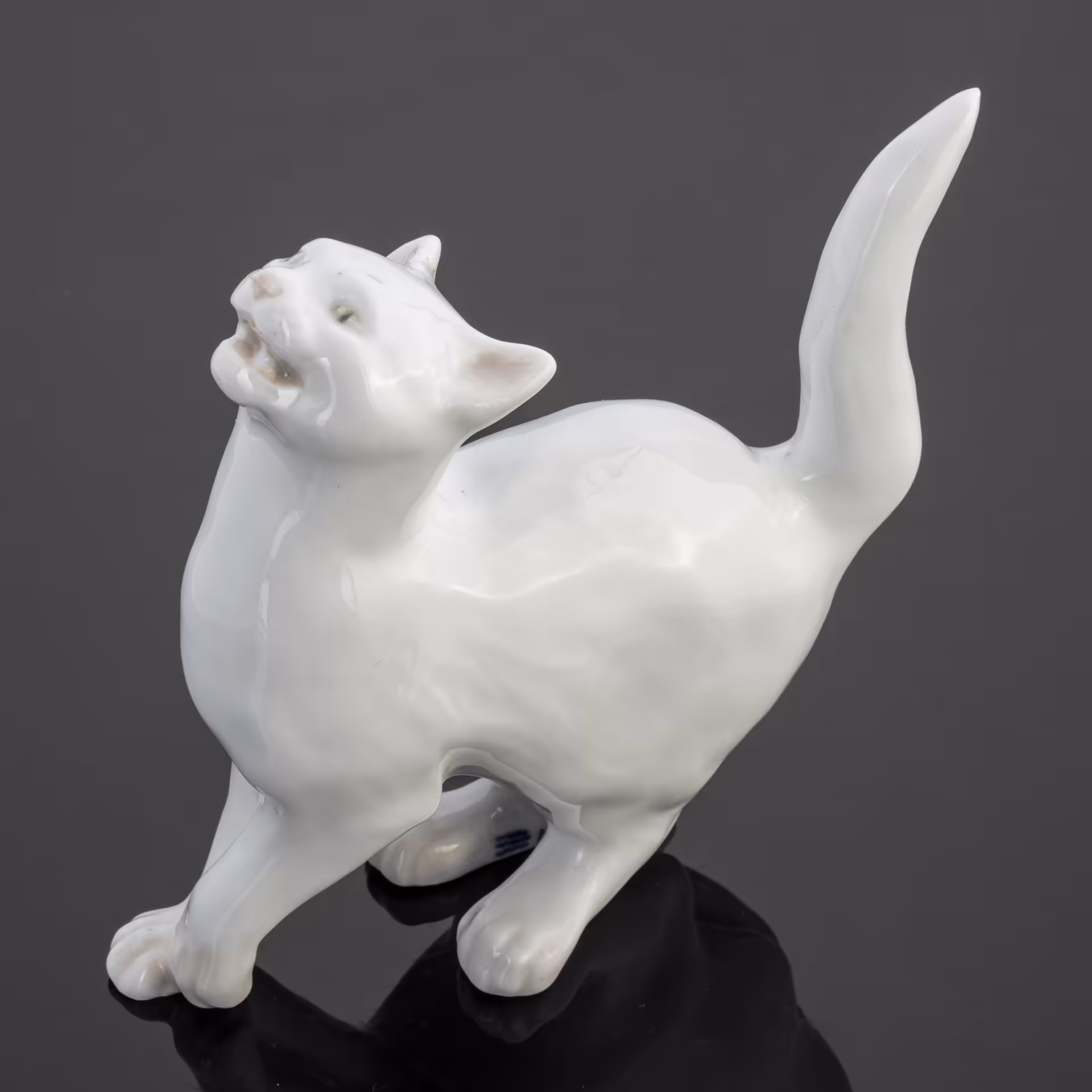 Статуэтка "Белый кот", скульптор Кнуд Кин (Knud Kyhn), Royal Copenhagen