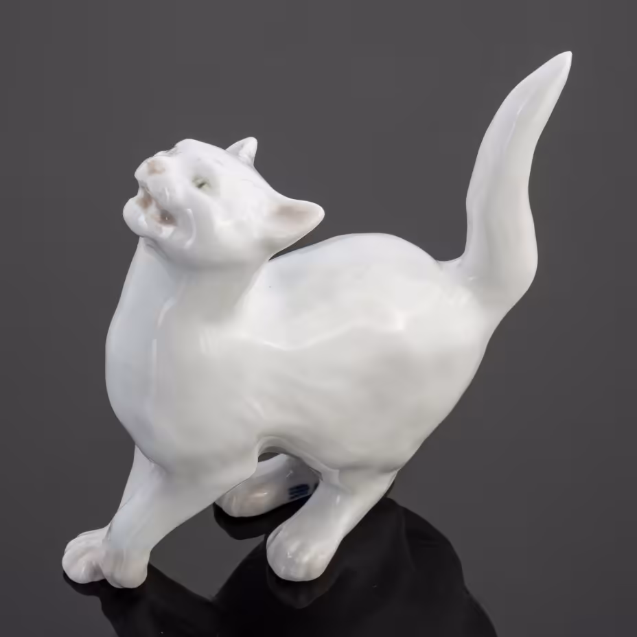 Статуэтка "Белый кот", скульптор Кнуд Кин (Knud Kyhn), Royal Copenhagen