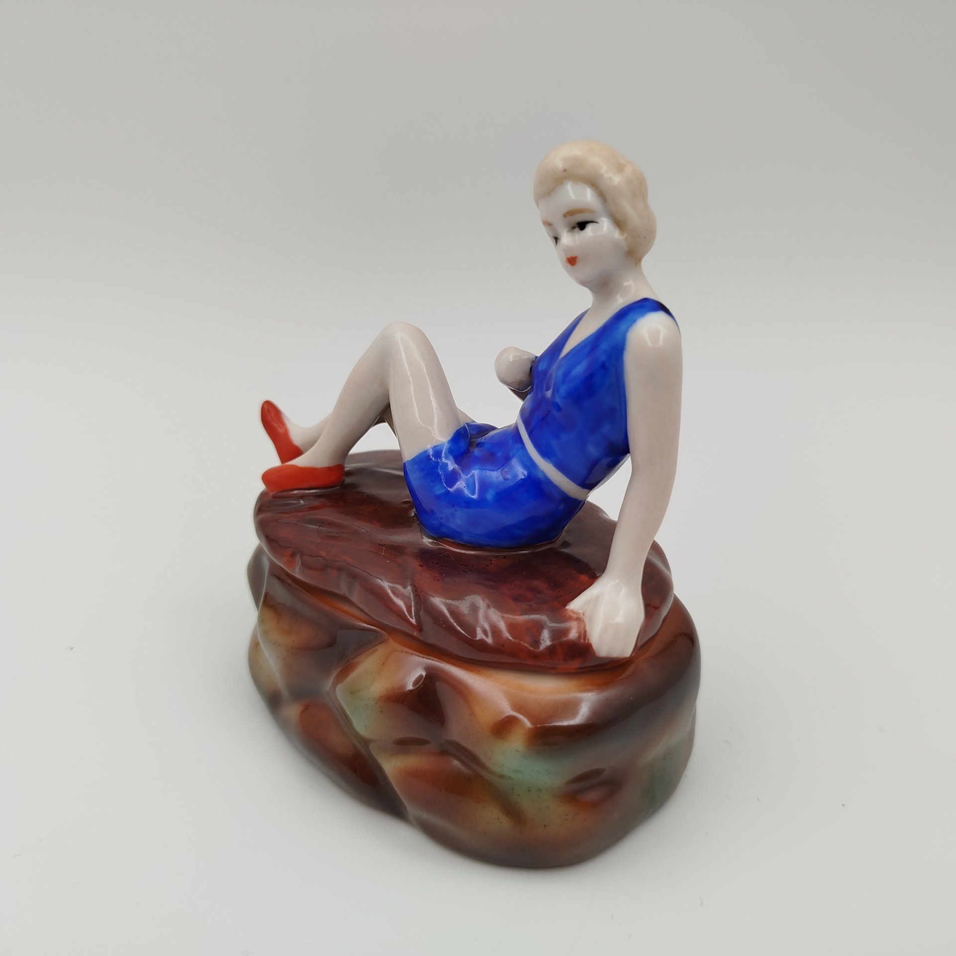 Шкатулка "Купальщица"