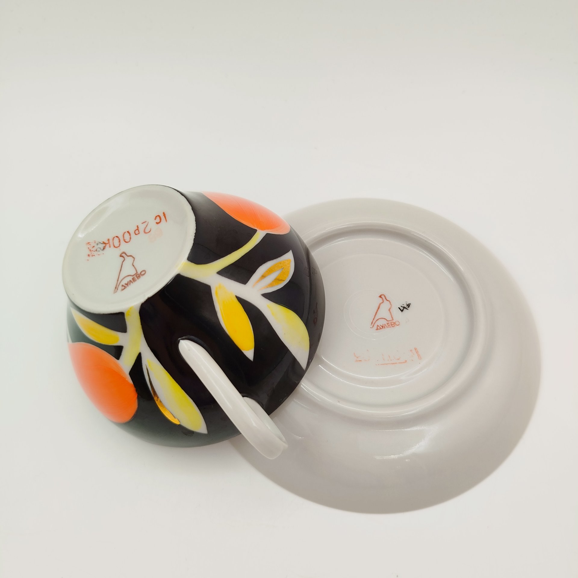 Пара чайная "Тюльпан", фарфор, крытье, роспись, золочение, Дулевский фарфоровый завод (Дулёво), СССР, 1968-1991 гг.