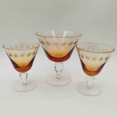 Набор из 2 фужеров и креманки "Золотая свадьба" янтарного цвета на массивных ножках, автор Рогов Е.И., хрусталь, гравировка, Гусевской хрустальный завод (Гусь-Хрустальный), СССР, 1970-1990 гг.