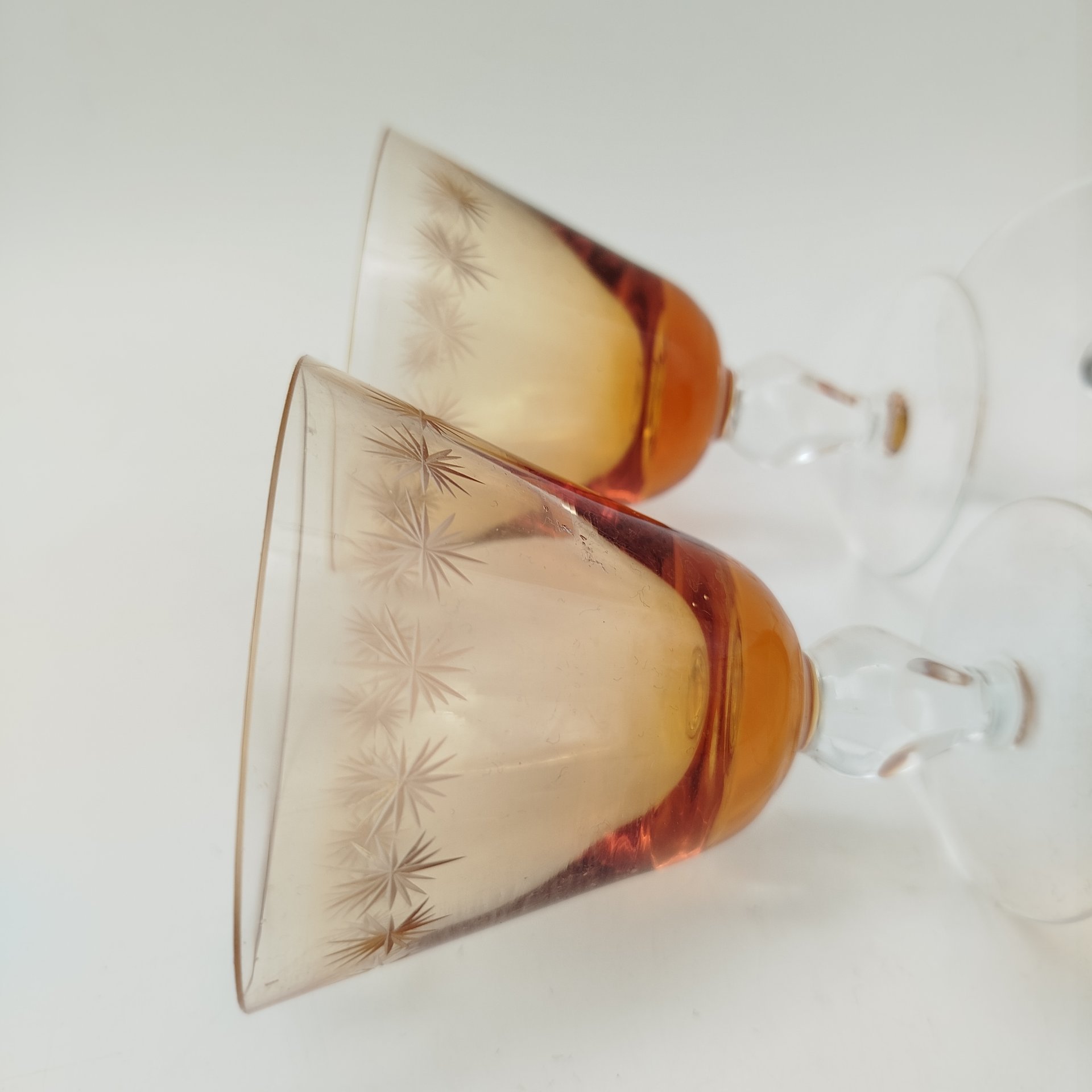 Набор из 2 фужеров и креманки "Золотая свадьба" янтарного цвета на массивных ножках, автор Рогов Е.И., хрусталь, гравировка, Гусевской хрустальный завод (Гусь-Хрустальный), СССР, 1970-1990 гг.