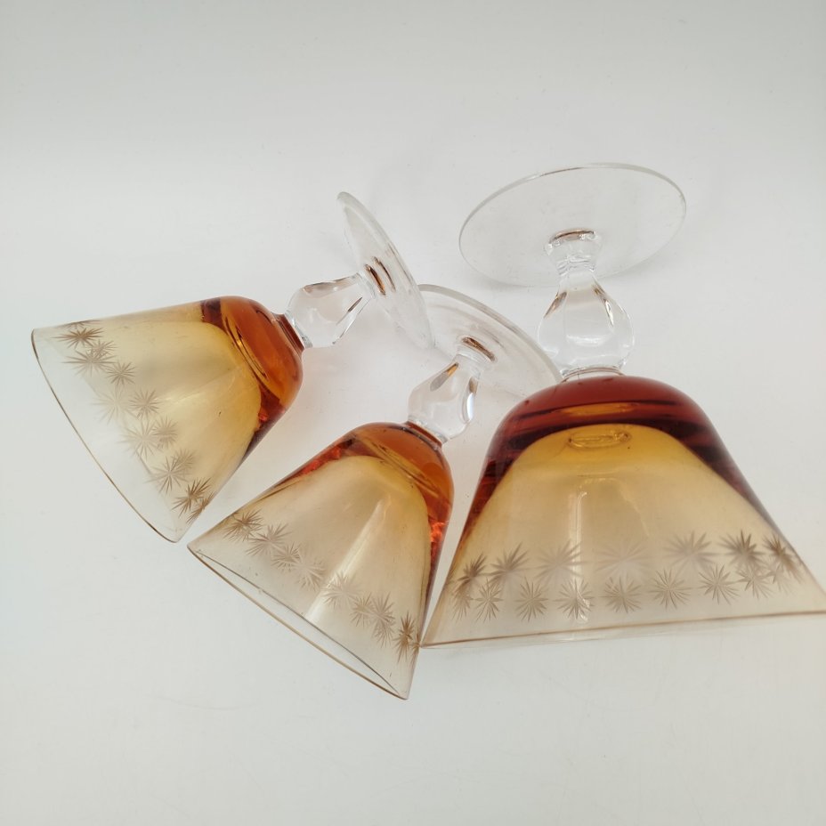 Набор из 2 фужеров и креманки "Золотая свадьба" янтарного цвета на массивных ножках, автор Рогов Е.И., хрусталь, гравировка, Гусевской хрустальный завод (Гусь-Хрустальный), СССР, 1970-1990 гг.