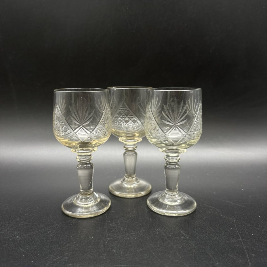 Набор из 3-х стопок на ножке с геометрическим декором