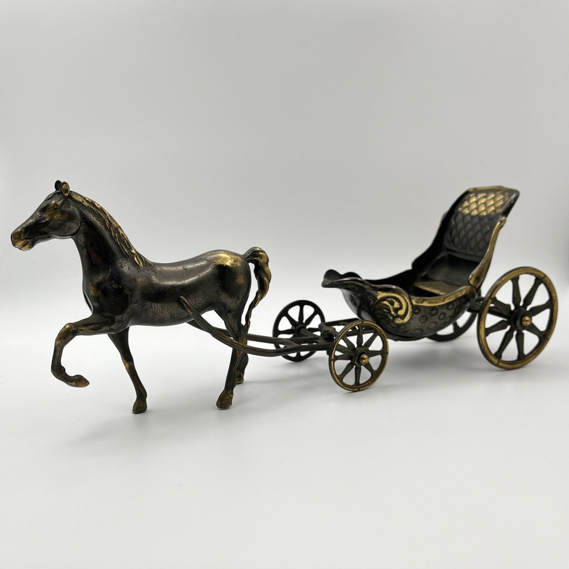 Статуэтка "Экипаж" ("Лошадь, запряженная повозкой"), металл, литье, формовка, бронзирование, Западная Европа, 1970-1990 гг.