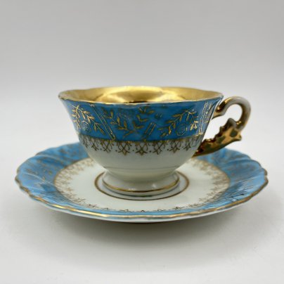 Пара кофейная, украшенная изображением галантной сценой, фарфор, деколь, золочение, Западная Европа, 1960-1980 гг.