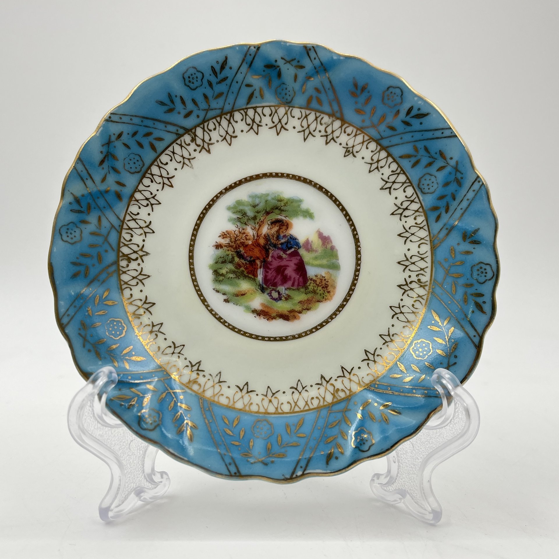 Пара кофейная, украшенная изображением галантной сценой, фарфор, деколь, золочение, Западная Европа, 1960-1980 гг.