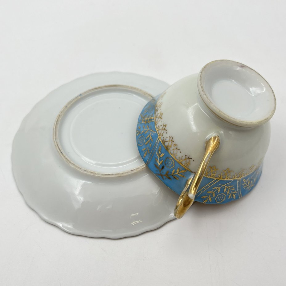 Пара кофейная, украшенная изображением галантной сценой