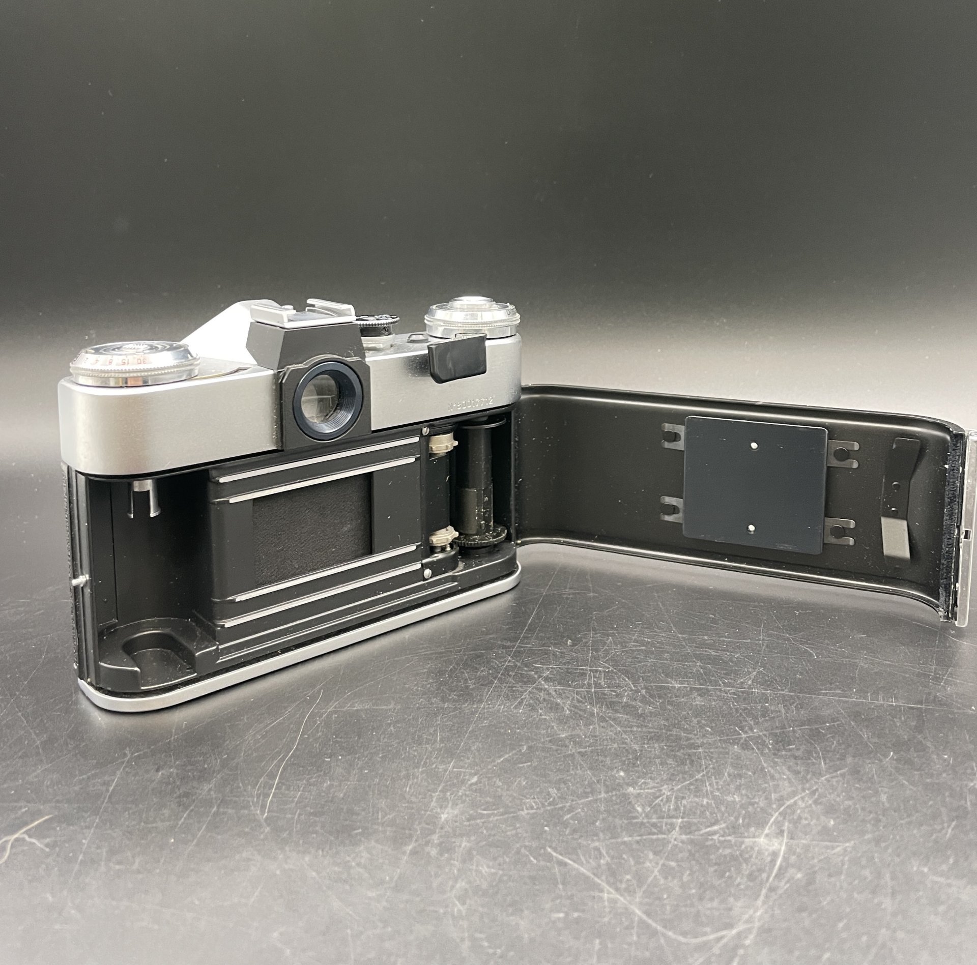 Фотоаппарат (не работает) "Зенит - Е" с объективом "Индустар - 50 - 2" с олимпийской символикой, в кофре, Красногорский механический завод (КМЗ)