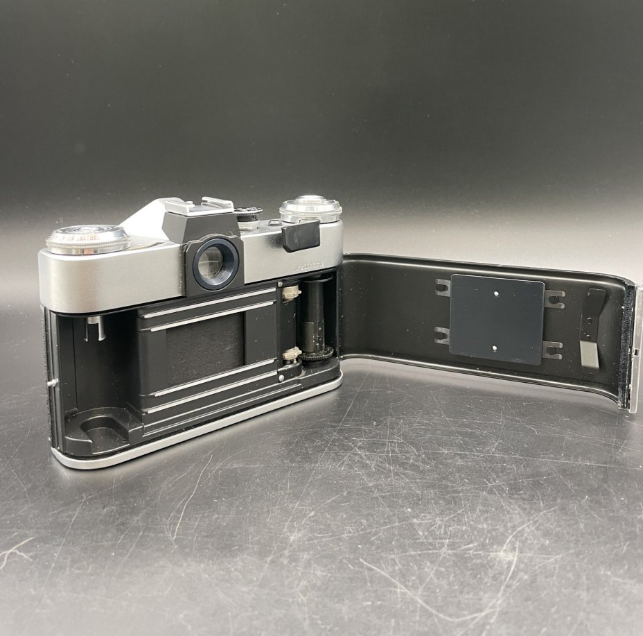 Фотоаппарат (не работает) "Зенит - Е" с объективом "Индустар - 50 - 2" с олимпийской символикой, в кофре, Красногорский механический завод (КМЗ)