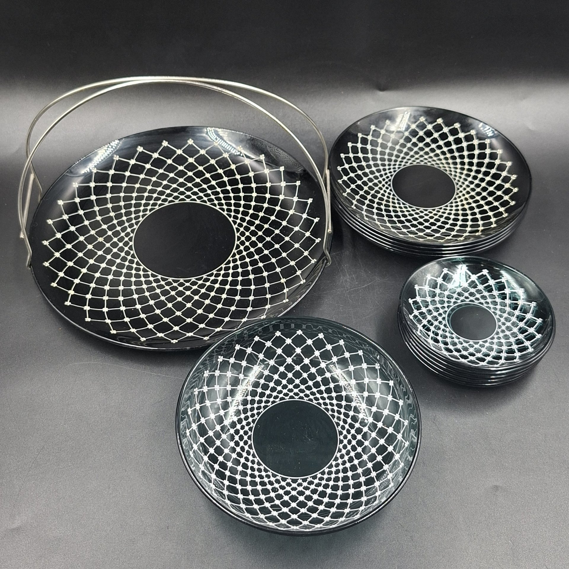 Набор для подачи десерта на 5 персон (блюдо, глубокая тарелочка, 5 блюдец, 5 розеток), стекло, печать, металл, Россия, 1990-2000 гг.