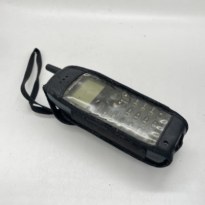 Телефон Motorola кнопочный в  чехле