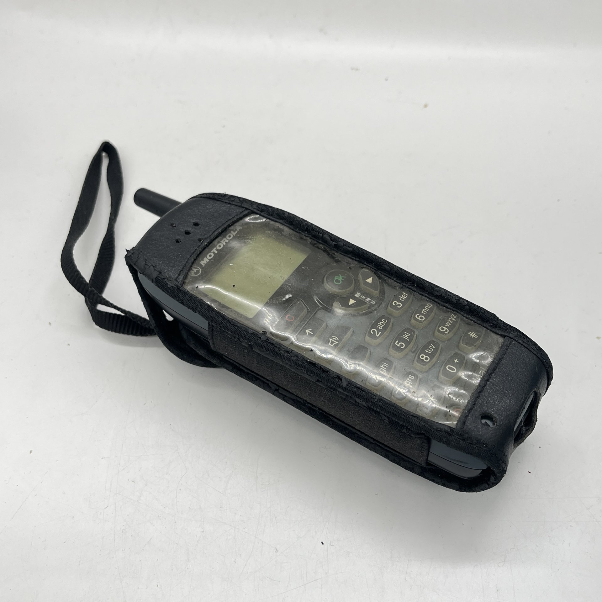 Телефон Motorola кнопочный в  чехле