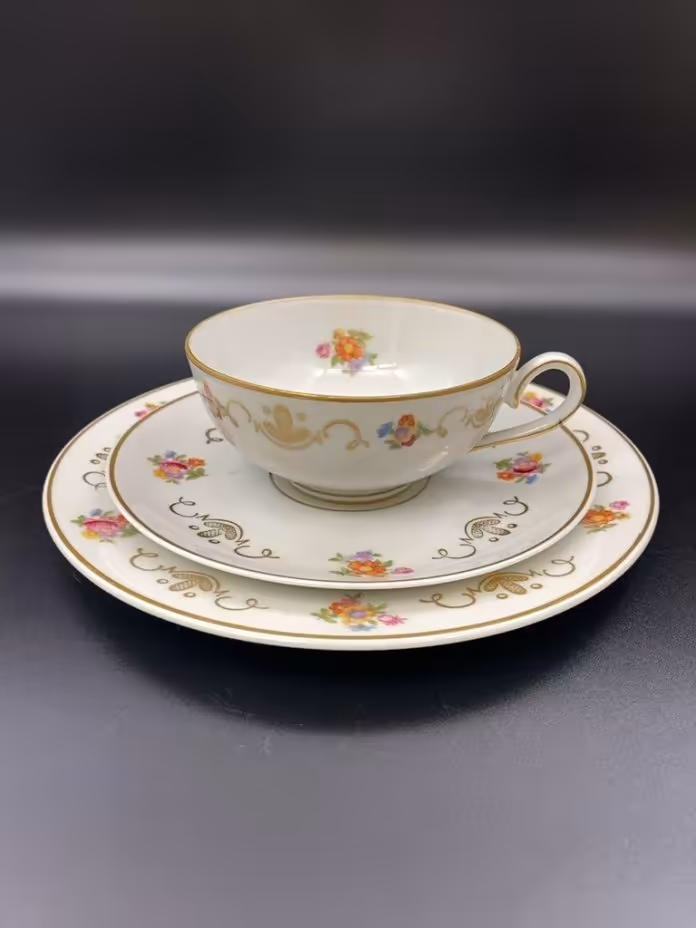 Чайное трио с цветочным декором, Graf Von Henneberg Porzellan