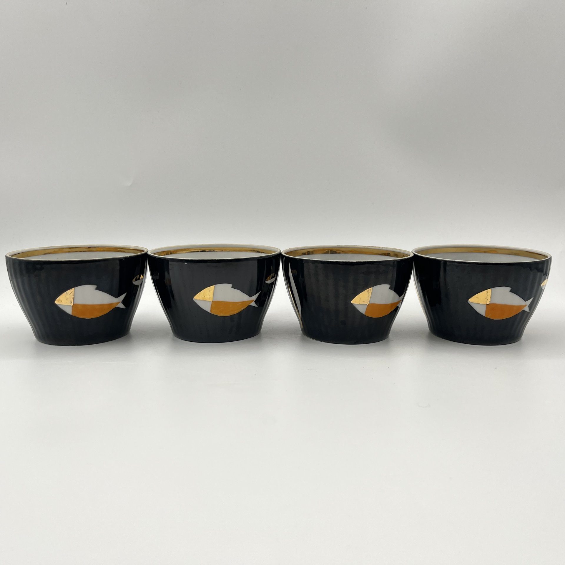 Набор из 4-х чайных пар из сервиза "Рыбки", фарфор, рытье, роспись, золочение, Дулевский фарфоровый завод (Дулёво), СССР, 1968-1991 гг.