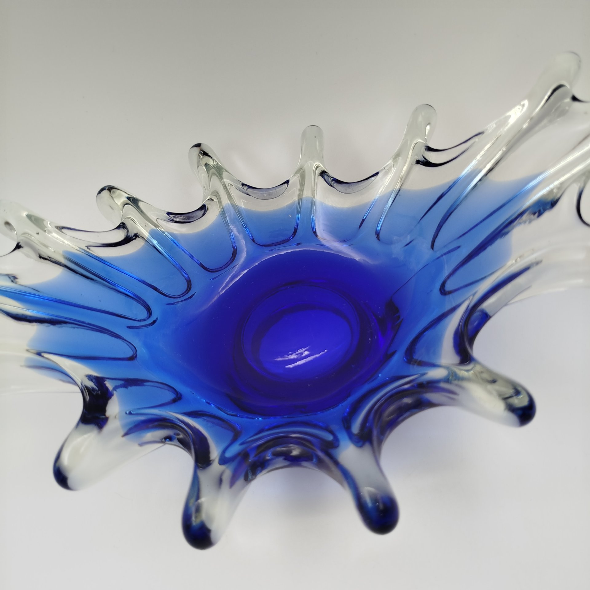 Ваза (конфетница) "Медуза" синего оттенка, стекло, гутная техника, СССР, 1970-1990 гг.