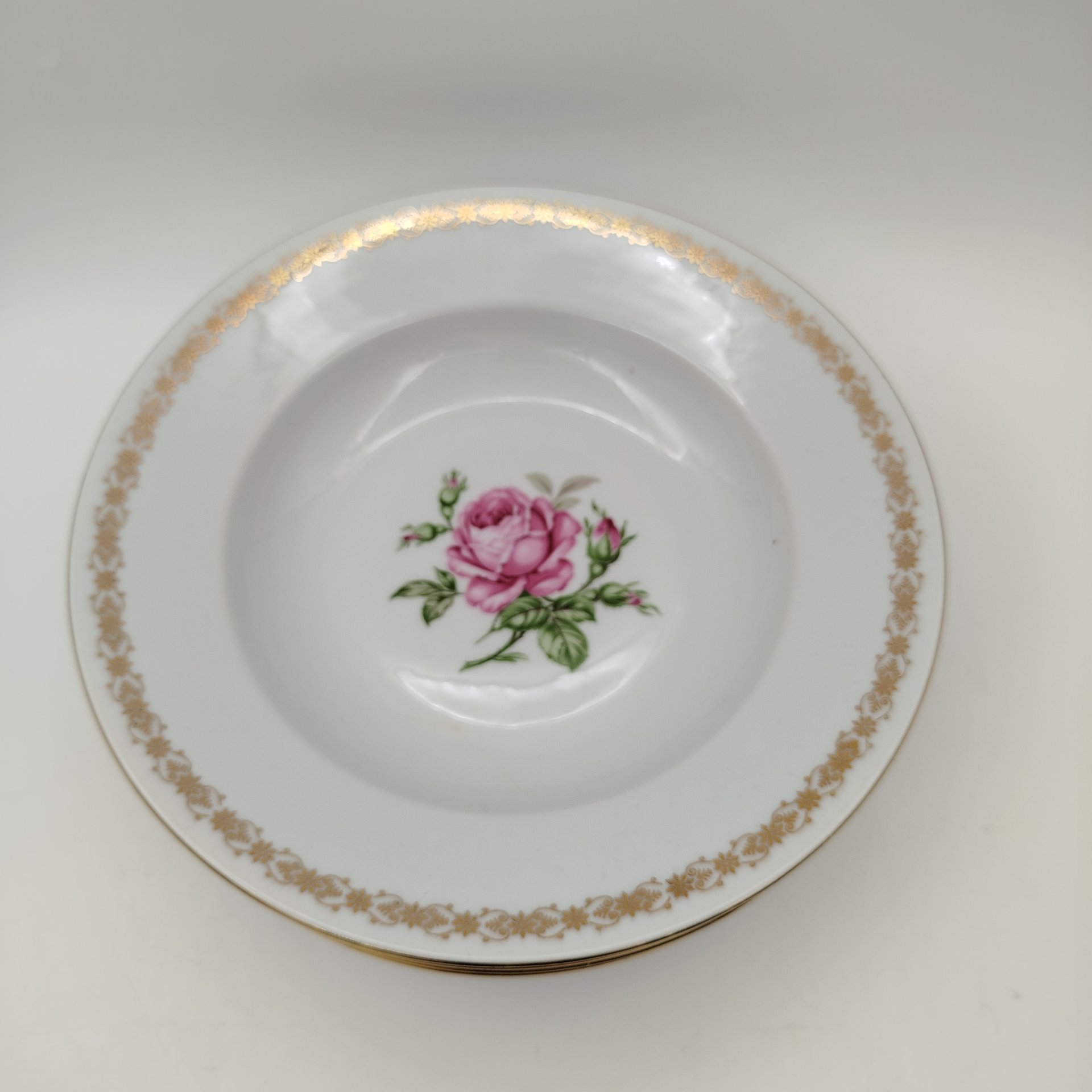 Набор из шести суповых тарелок с декором в виде роз, фарфор, деколь, золочение, Moritz Zdekauer (MZ), Чехословакия, 1960-1990 гг.