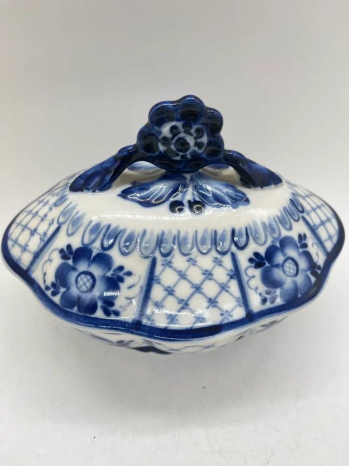 Икорница с расписным цветочным декором, Гжель