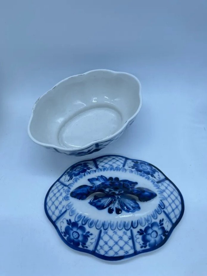 Икорница с расписным цветочным декором, Гжель