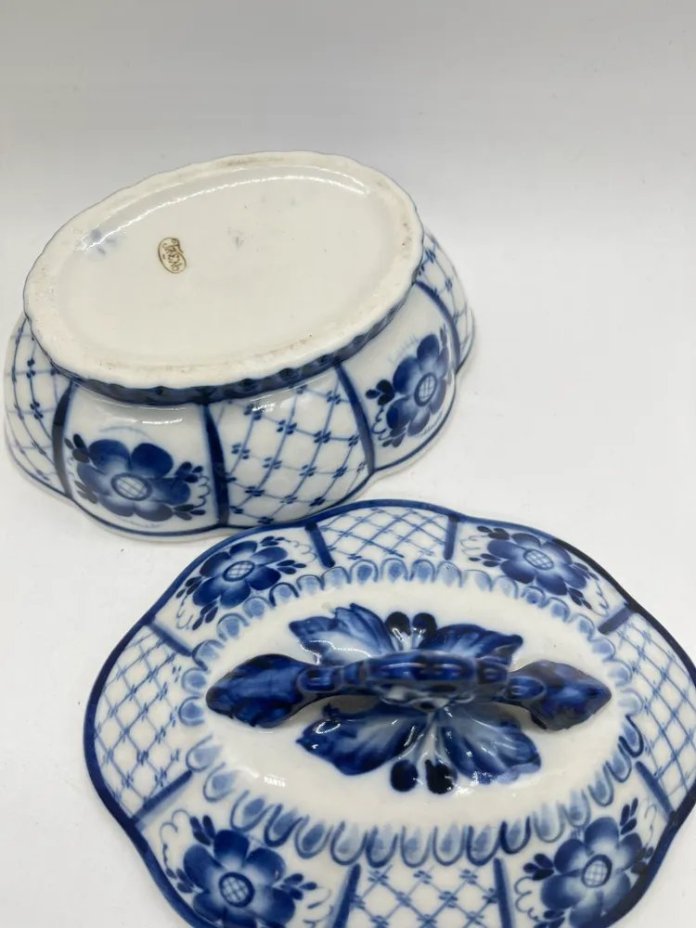 Икорница с расписным цветочным декором, Гжель