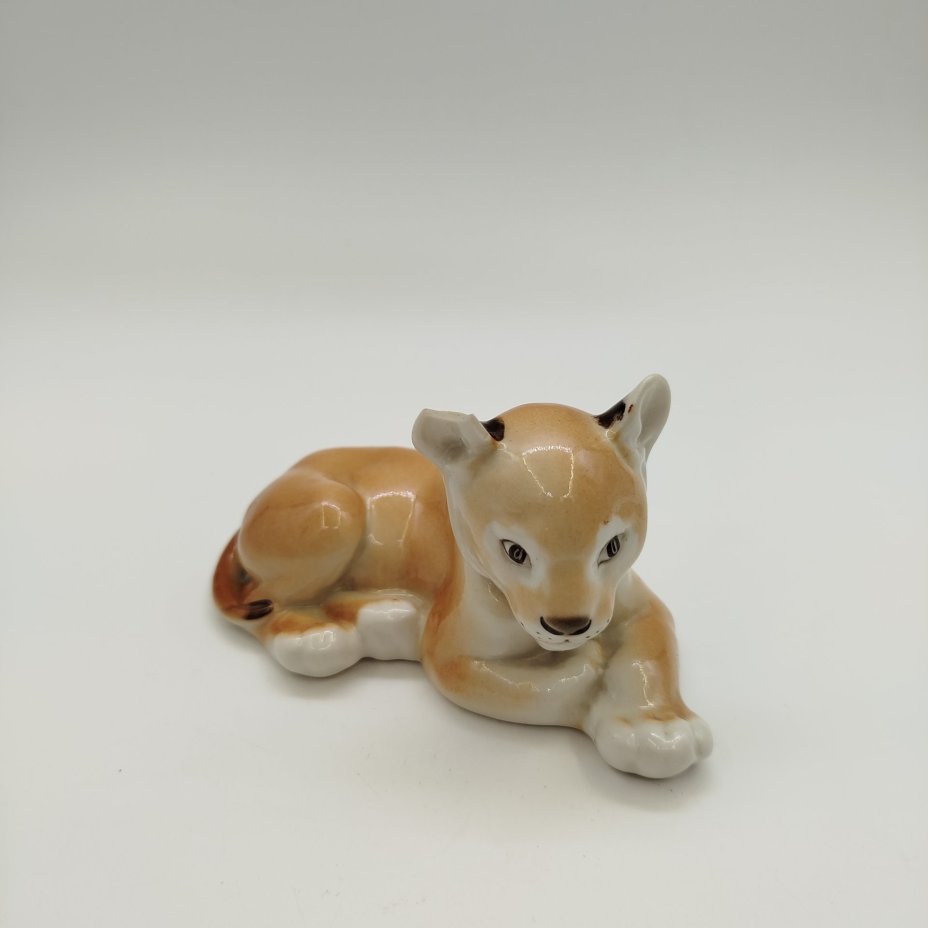 Статуэтка "Львёнок лежащий", скульптор Б.Я. Воробьев, фарфор, роспись, Ленинградский фарфоровый завод (ЛФЗ), СССР, 1970-1986 гг.
