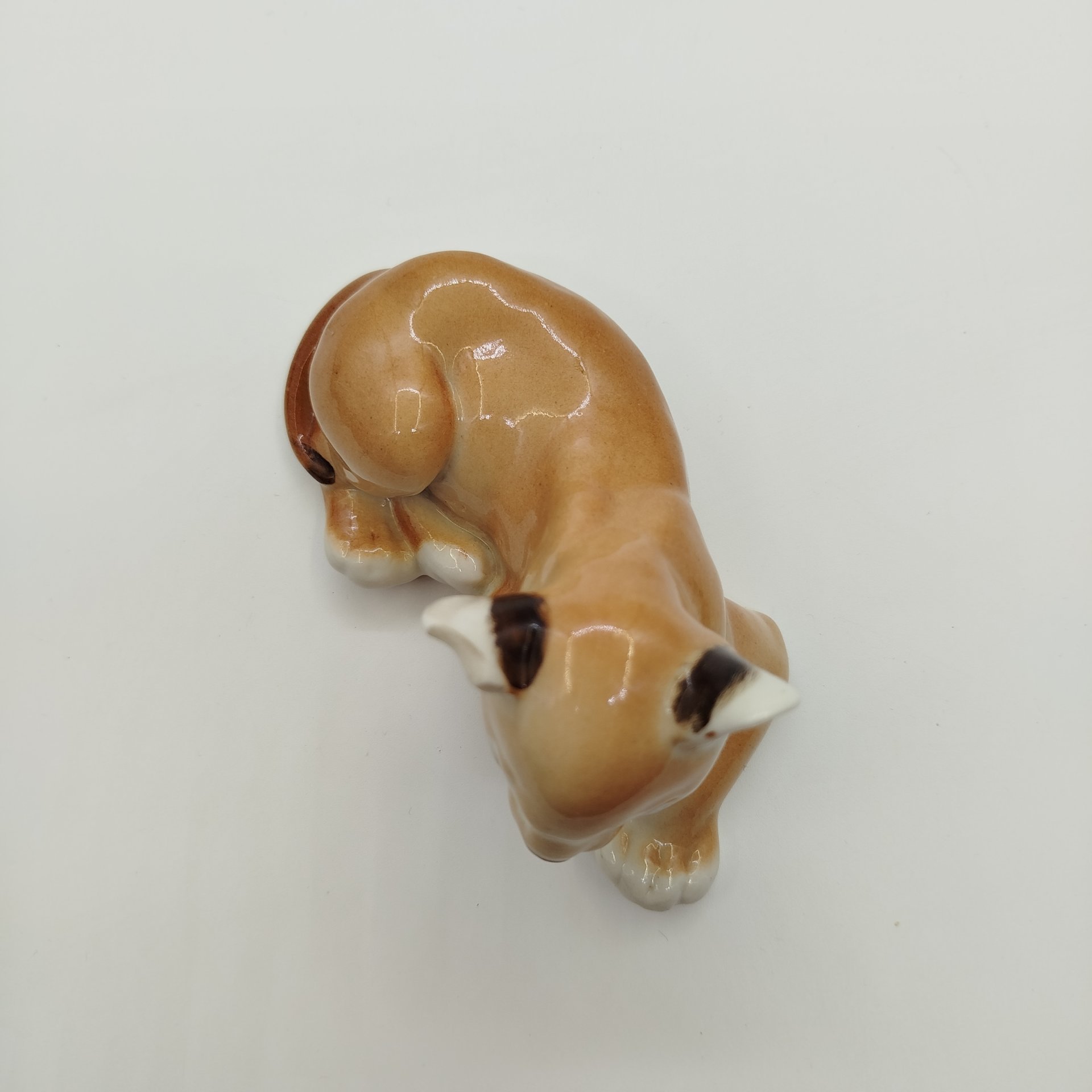 Статуэтка "Львёнок лежащий", скульптор Б.Я. Воробьев, фарфор, роспись, Ленинградский фарфоровый завод (ЛФЗ), СССР, 1970-1986 гг.