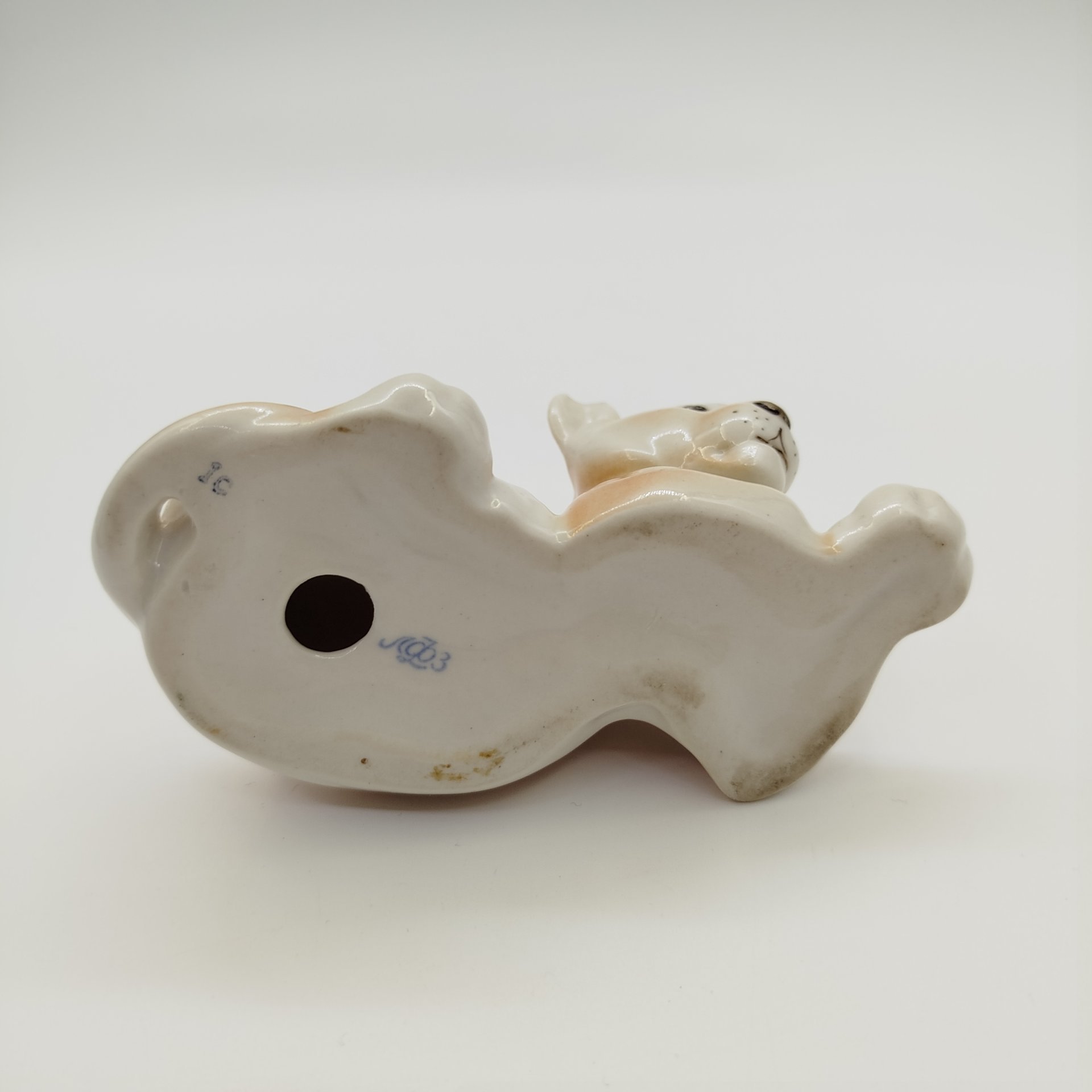 Статуэтка "Львёнок лежащий", скульптор Б.Я. Воробьев, фарфор, роспись, Ленинградский фарфоровый завод (ЛФЗ), СССР, 1970-1986 гг.