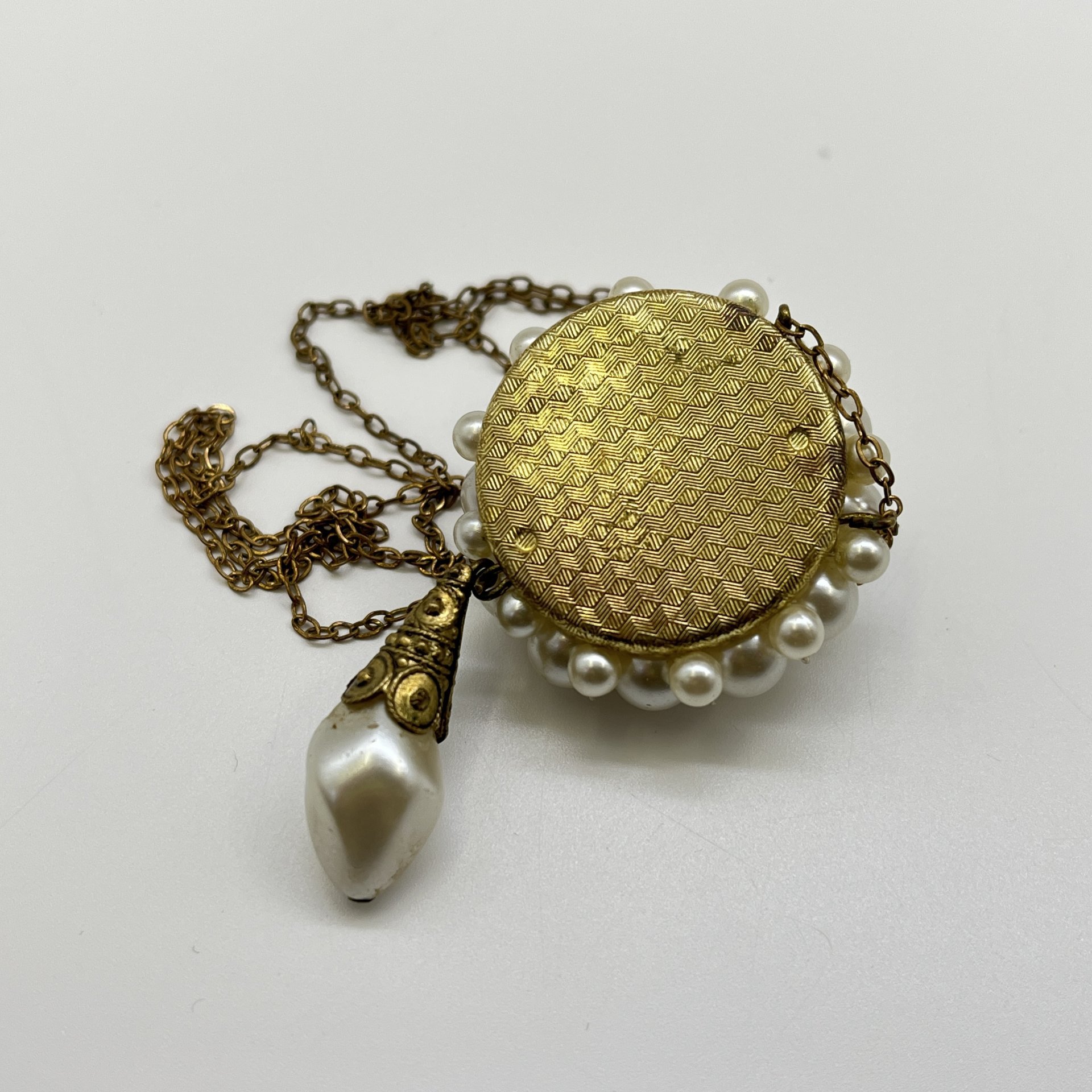 Кулон винтажный на цепочке, металл, пластик, СССР, 1970-1990 гг.