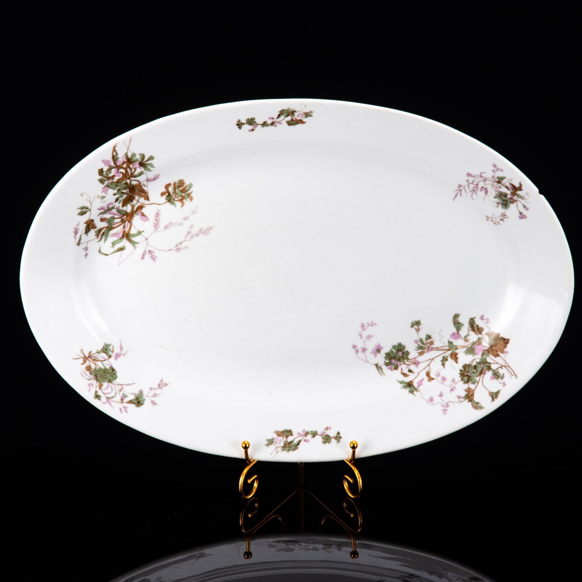 Блюдо сервировочное, овальной формы, украшенное цветочным декором, фарфор, деколь, Фарфоровый завод братьев Корниловых, Российская империя, 1914-1917 гг.
