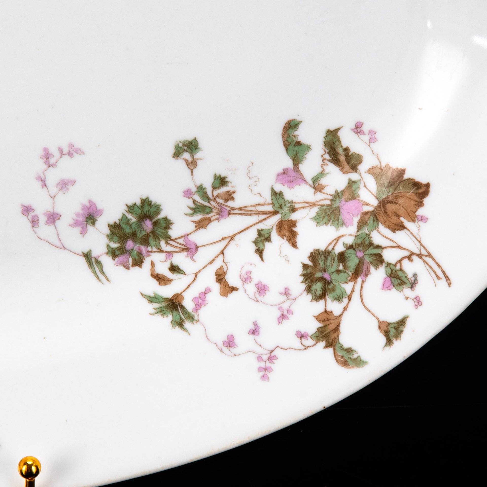 Блюдо сервировочное, овальной формы, украшенное цветочным декором, фарфор, деколь, Фарфоровый завод братьев Корниловых, Российская империя, 1914-1917 гг.