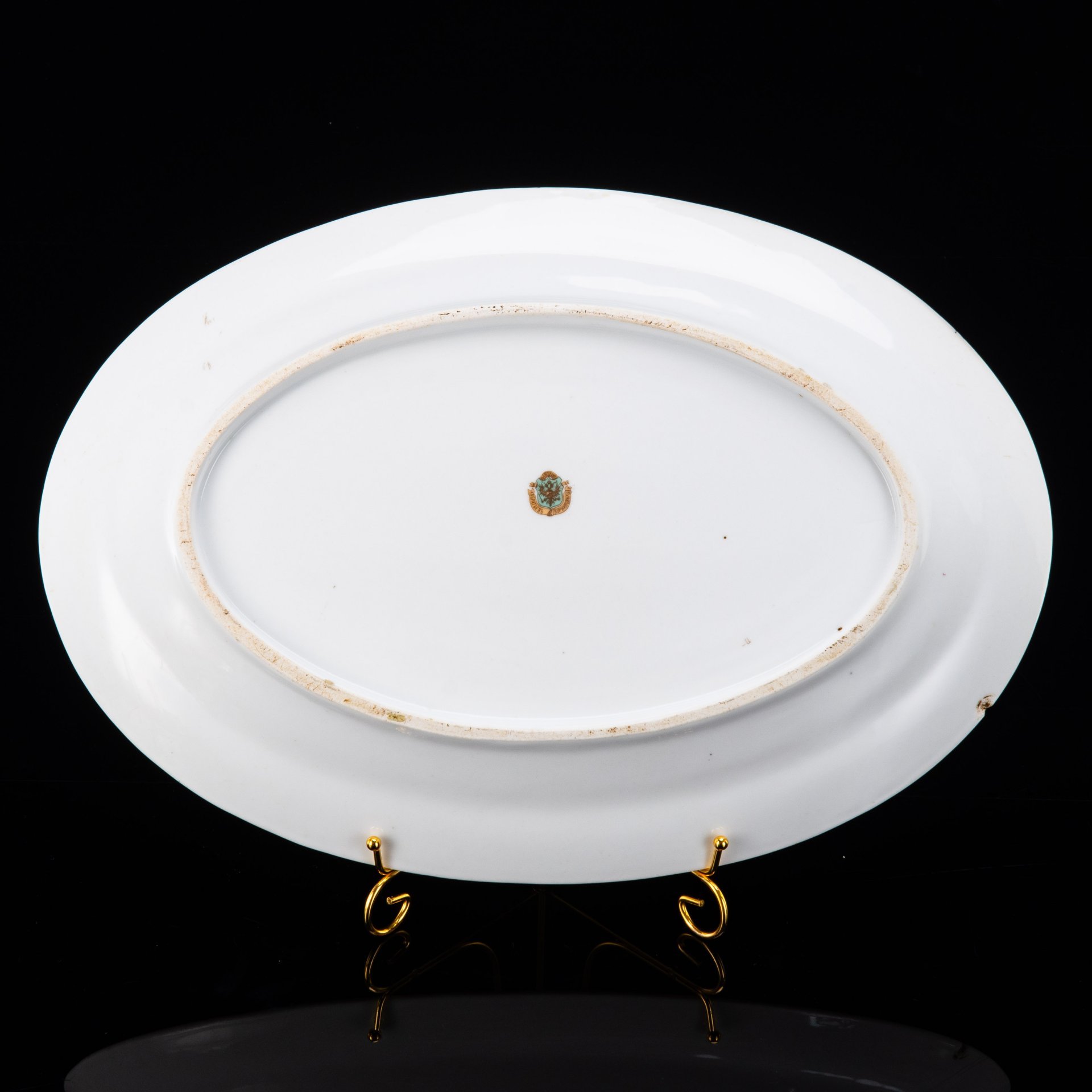 Блюдо сервировочное, овальной формы, украшенное цветочным декором, фарфор, деколь, Фарфоровый завод братьев Корниловых, Российская империя, 1914-1917 гг.