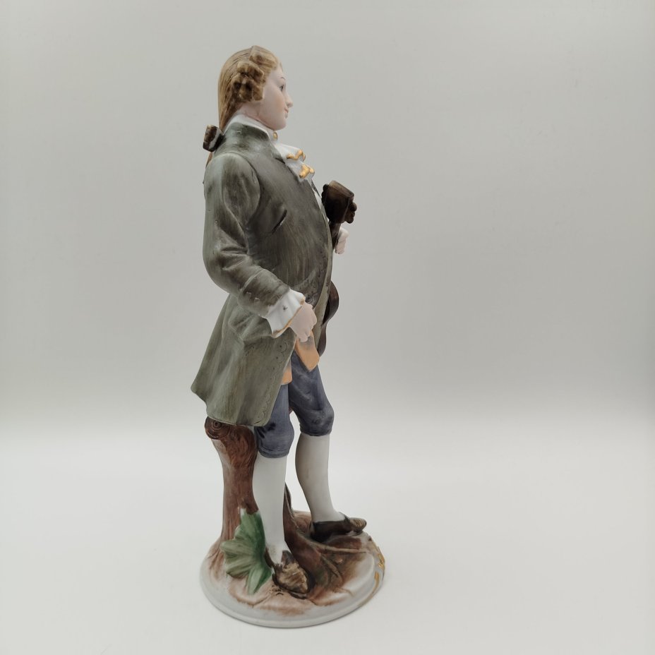 Статуэтка "Кавалер с гитарой", бисквит, роспись, Capodimonte (Каподимонте), Италия, 1970-1990 гг.