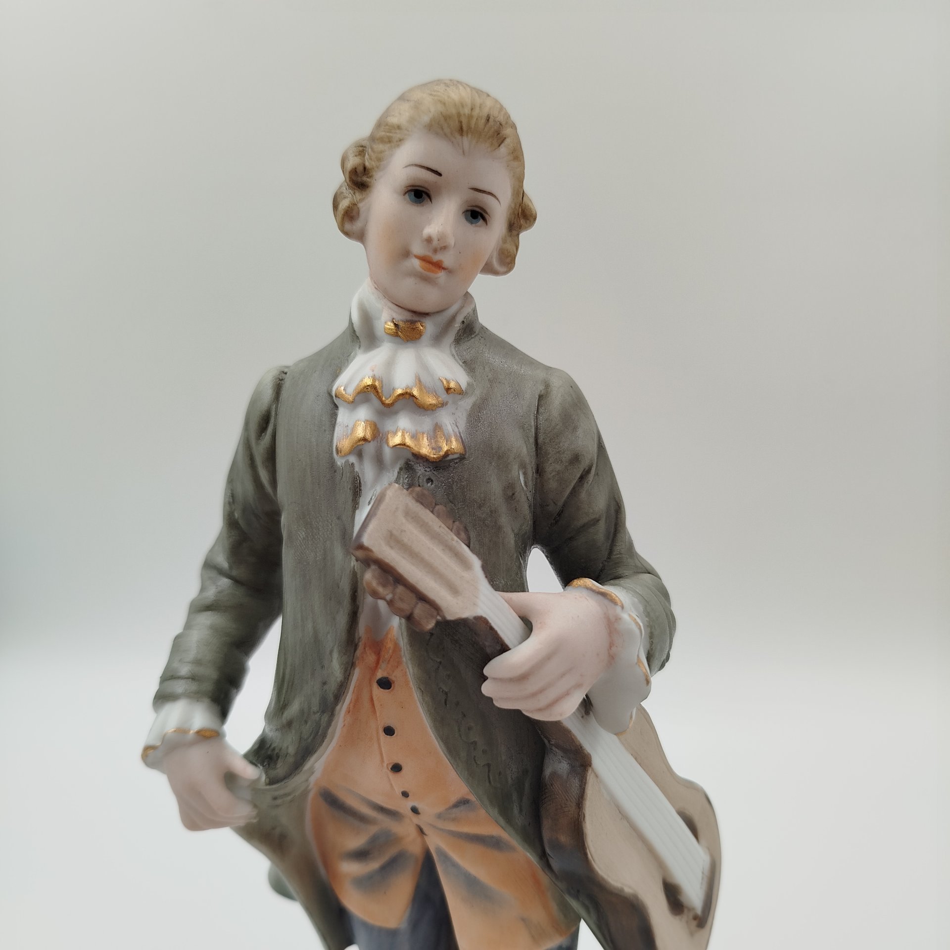 Статуэтка "Кавалер с гитарой", бисквит, роспись, Capodimonte (Каподимонте), Италия, 1970-1990 гг.