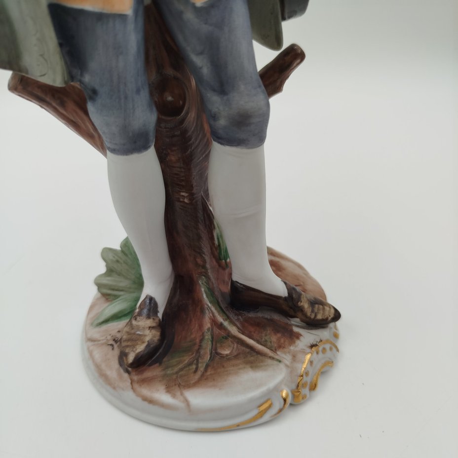 Статуэтка "Кавалер с гитарой", бисквит, роспись, Capodimonte (Каподимонте), Италия, 1970-1990 гг.