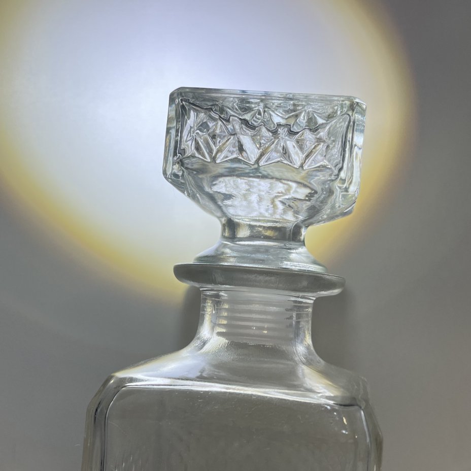 Графин с геометрическим декором